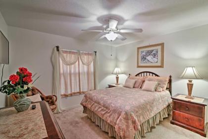 Bright Spring Hill Home - 10 Mins to Weeki Wachee! - image 2