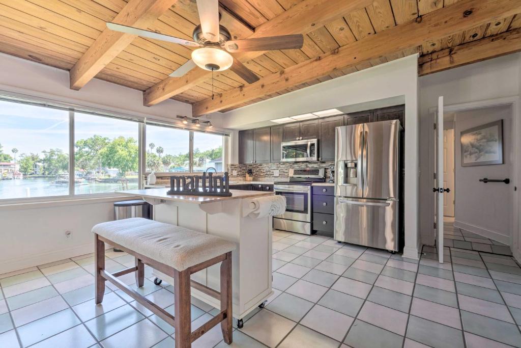 The Manatini Waterfront Weeki Wachee Home! - image 6