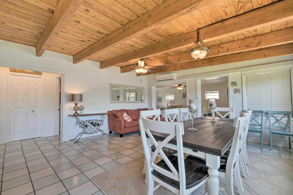 The Manatini Waterfront Weeki Wachee Home! - image 7