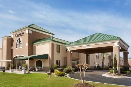 Country Inn & Suites by Radisson Fayetteville-Fort Bragg NC - image 1