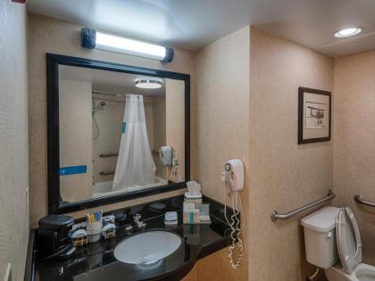 Hampton Inn Spring Lake Fayetteville - image 11