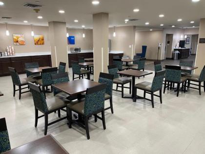 Quality Inn & Suites - image 12