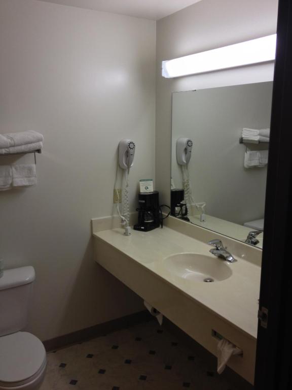 Americas Best Value Inn & Suites-Spring Valley - image 5