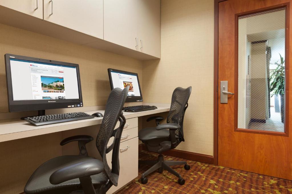 Hilton Garden Inn Houston/The Woodlands - image 6