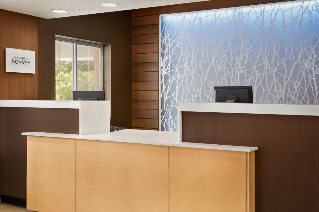 Fairfield Inn and Suites by Marriott Houston The Woodlands - image 7