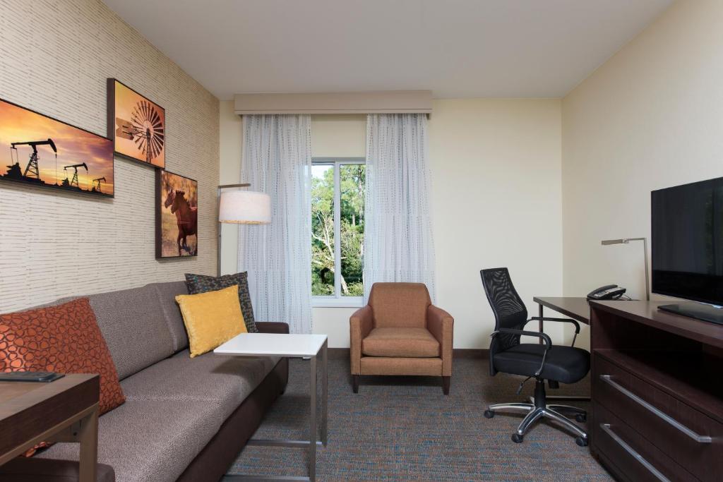 Residence Inn by Marriott Houston Springwoods Village - image 6