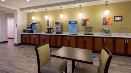 Best Western Plus Spring Inn & Suites - image 12