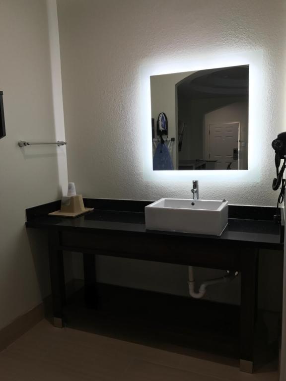 Americas Best Value Inn & Suites Spring / N. Houston - image 7