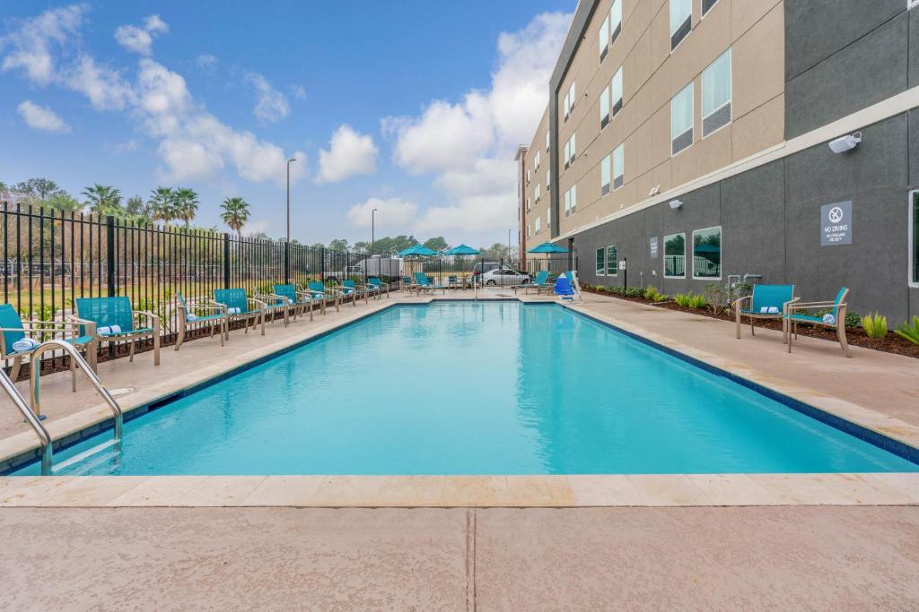 La Quinta Inn and Suites by Wyndham Houston Spring South - image 6