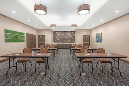 La Quinta Inn and Suites by Wyndham Houston Spring South - image 7