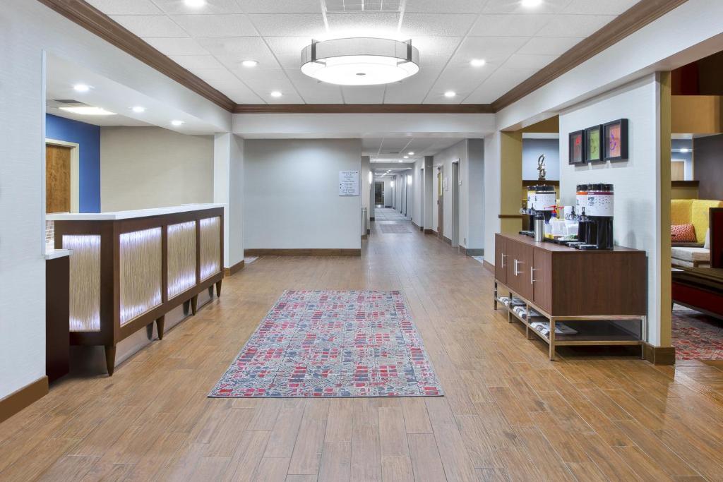 Hampton Inn & Suites Springboro - image 3