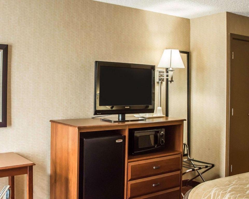 Quality Inn Springboro West - image 2