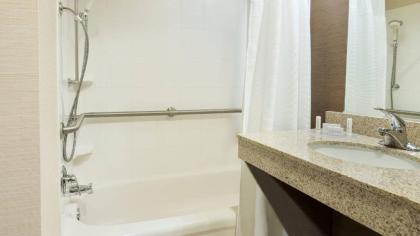 Fairfield Inn & Suites by Marriott Springdale - image 9