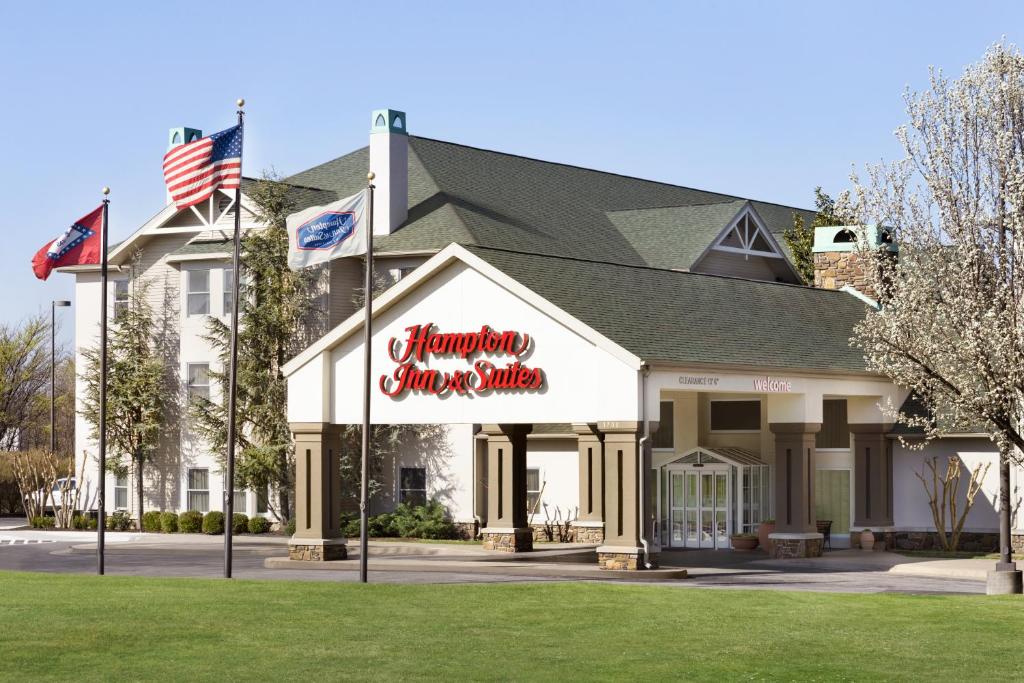 Hampton Inn and Suites Springdale - image 2