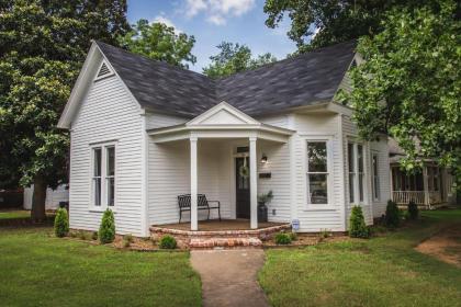 The Grove Cottage - Downtown Springdale - image 4