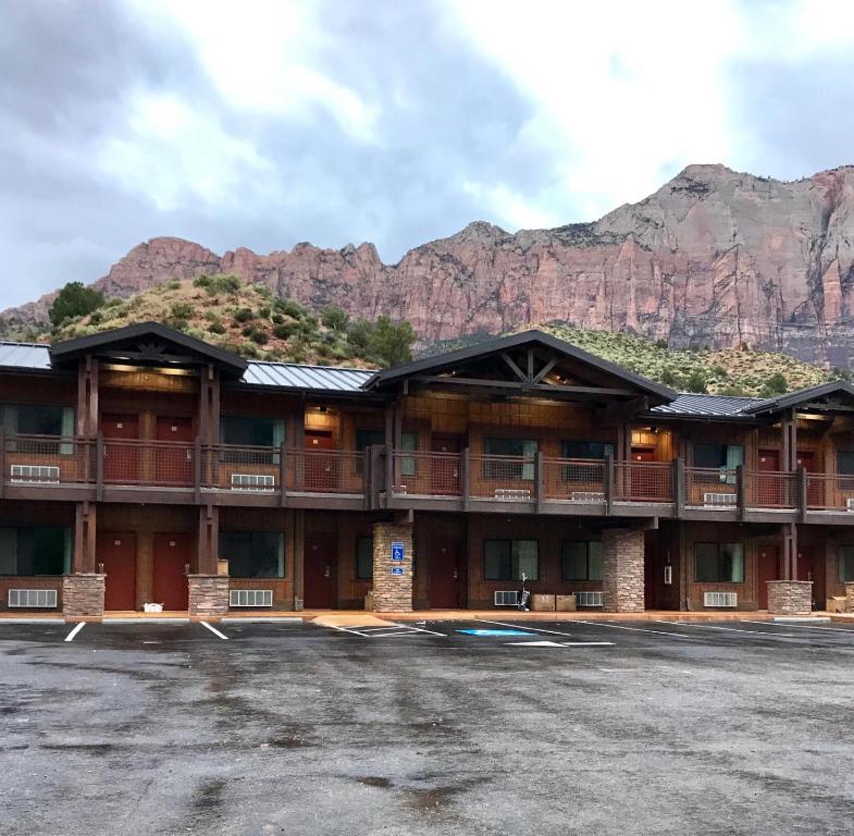 Zion Canyon Lodge - image 7