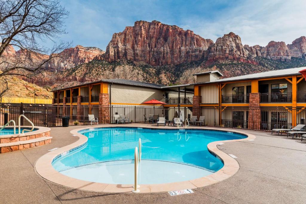 Best Western Plus Zion Canyon Inn & Suites - image 4