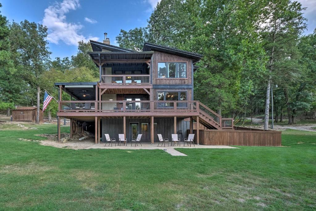 Beaver Lake Hideaway with Fire Pit by Marina - main image