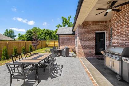 Copper Creek Retreat - NEWLY BUILT - Fenced In Yard - image 9