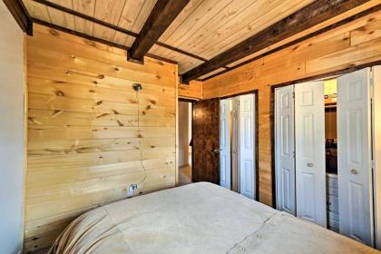 Show Low Area Cabin with Game Room and Hot Tub! - image 9