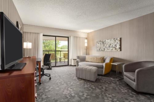 Courtyard by Marriott Springfield - image 5