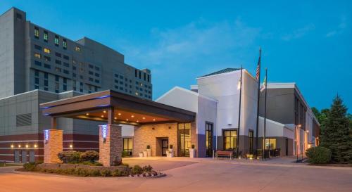 Holiday Inn Express & Suites Springfield an IHG Hotel - main image