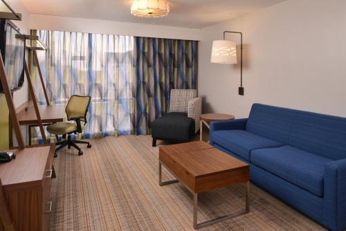 Holiday Inn Express & Suites Springfield an IHG Hotel - image 4