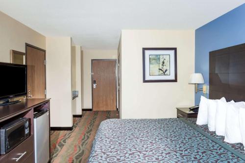 Days Inn by Wyndham Springfield - image 5