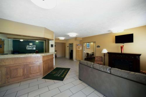 Quality Inn & Suites Springfield - image 2