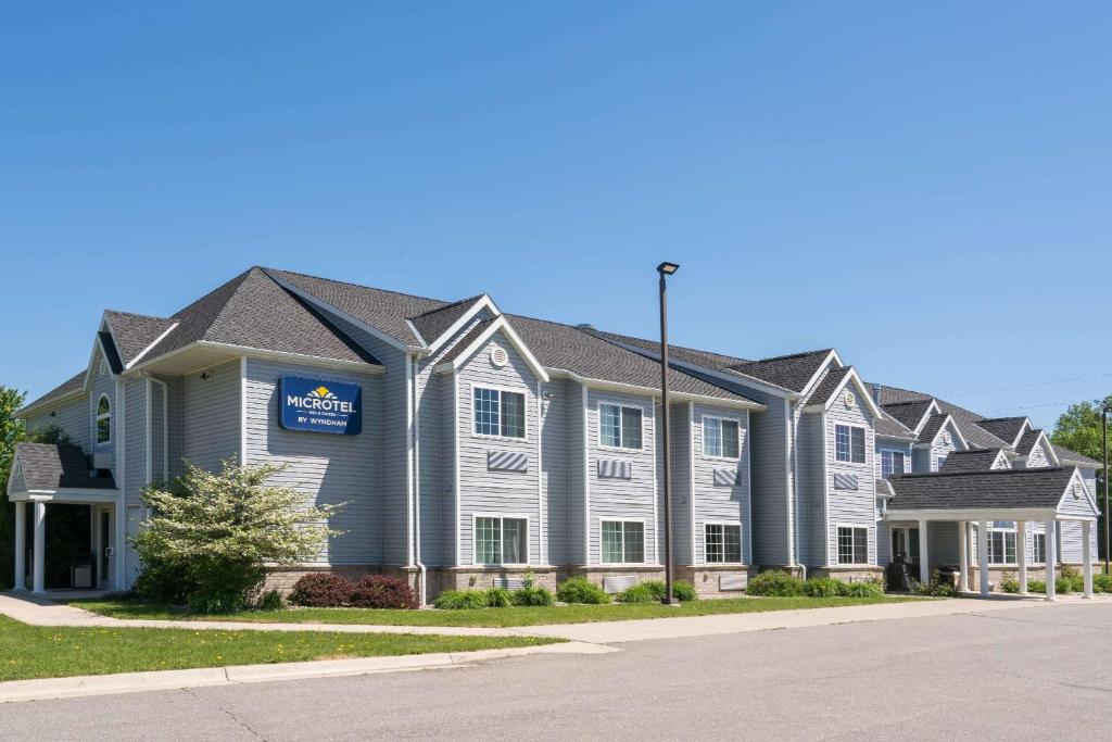 Microtel Inn & Suites by Wyndham Springfield - main image