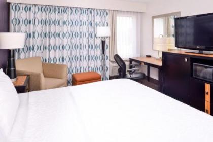 Hampton Inn Springfield - image 13