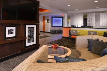 Hampton Inn Springfield - image 15