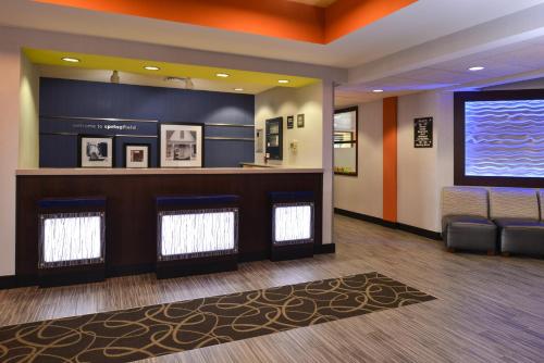 Hampton Inn Springfield - image 3