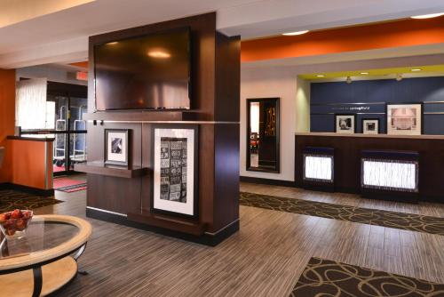 Hampton Inn Springfield - image 4