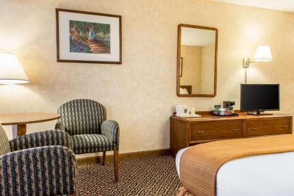 Quality Inn & Conference Center - Springfield - image 4