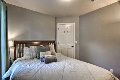 Pet-Friendly Home with Grill 2 Mi to Autzen Stadium! - image 9