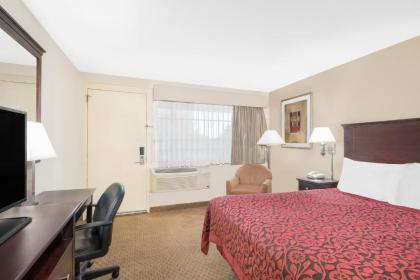 Days Inn by Wyndham Springfield/Phil.Intl Airport - image 6