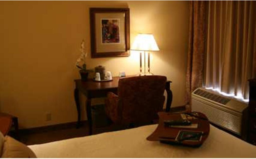 Hampton Inn - Springfield - image 2