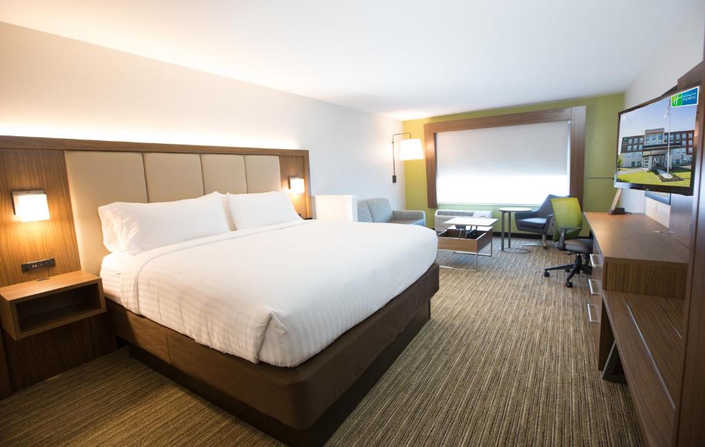 Holiday Inn Express & Suites Nashville North - Springfield an IHG Hotel - image 3