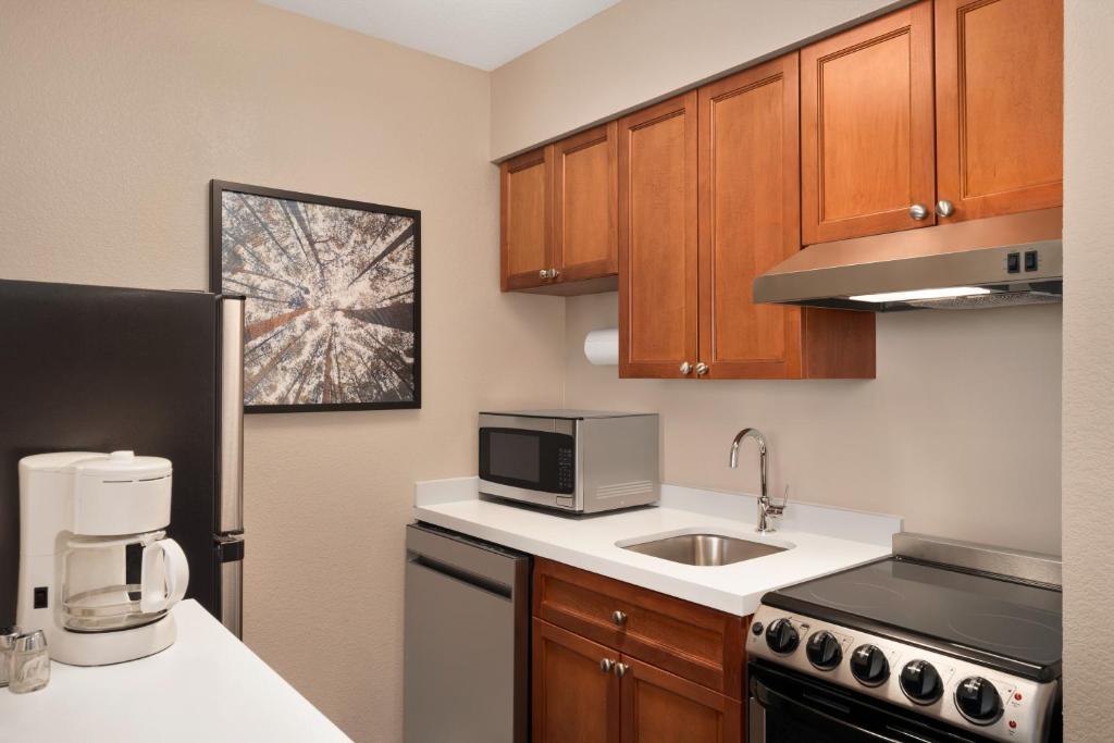 TownePlace Suites by Marriott Springfield - image 2