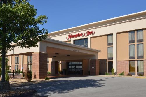 Hampton Inn Springfield-South - main image