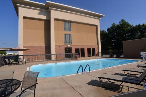 Hampton Inn Springfield-South - image 4