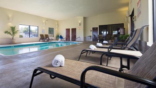 Best Western Plus Springfield Airport Inn - image 4