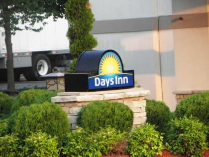 Days Inn by Wyndham Battlefield Rd/Hwy 65 - image 5