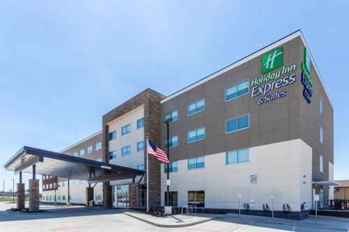 Holiday Inn Express & Suites - Springfield North an IHG Hotel - main image