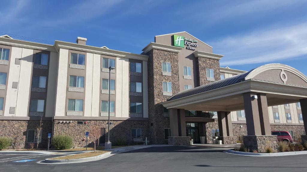 Holiday Inn Express Springville an IHG Hotel - main image