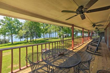 Waterfront Family Retreat with Deck on Kentucky Lake! - image 4