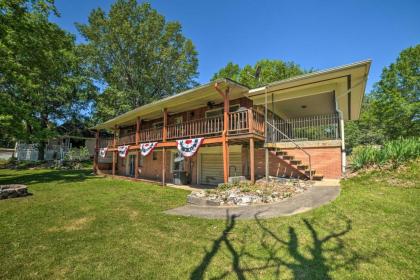 Waterfront Family Retreat with Deck on Kentucky Lake! - image 9