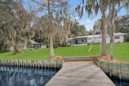 Riverfront House With Dock Fishing Charcoal BBQ AMAZING Sunsets!! - image 5