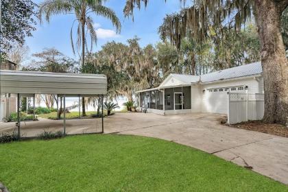 Riverfront Home With Dock Fishing Charcoal BBQ AMAZING Sunsets!! - image 2